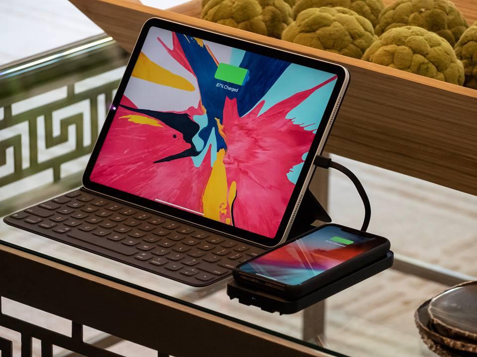 iWalk Scorpion Air 8000mAh Wireless Power Bank - Black