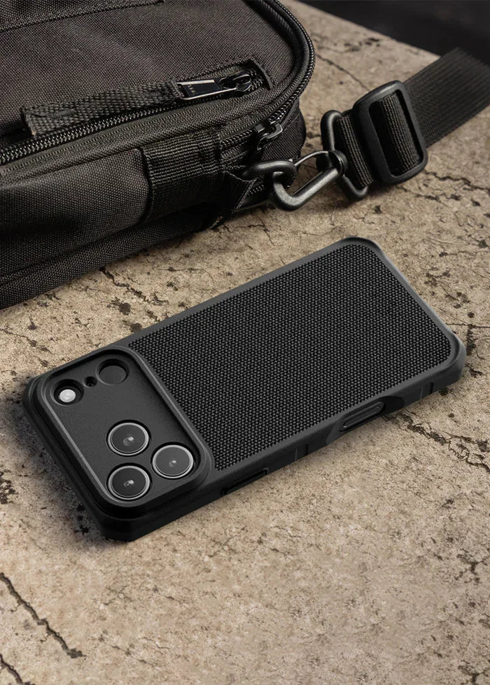 iPhone 17 Pro, Itskins Hybrid Nylon Magsafe Case, Black