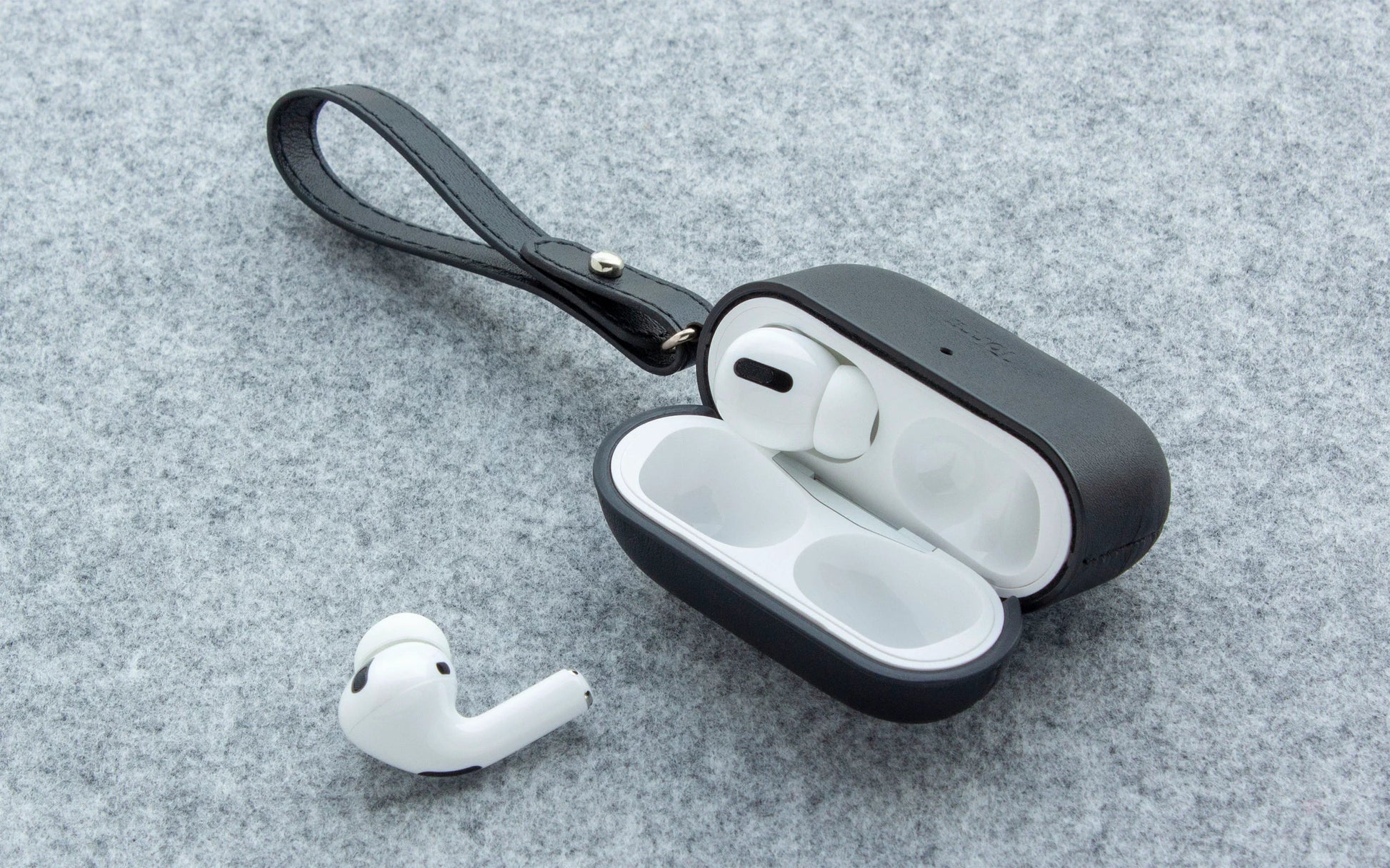 Airpod Pro Torrii Luxcraft Leather Case - Black