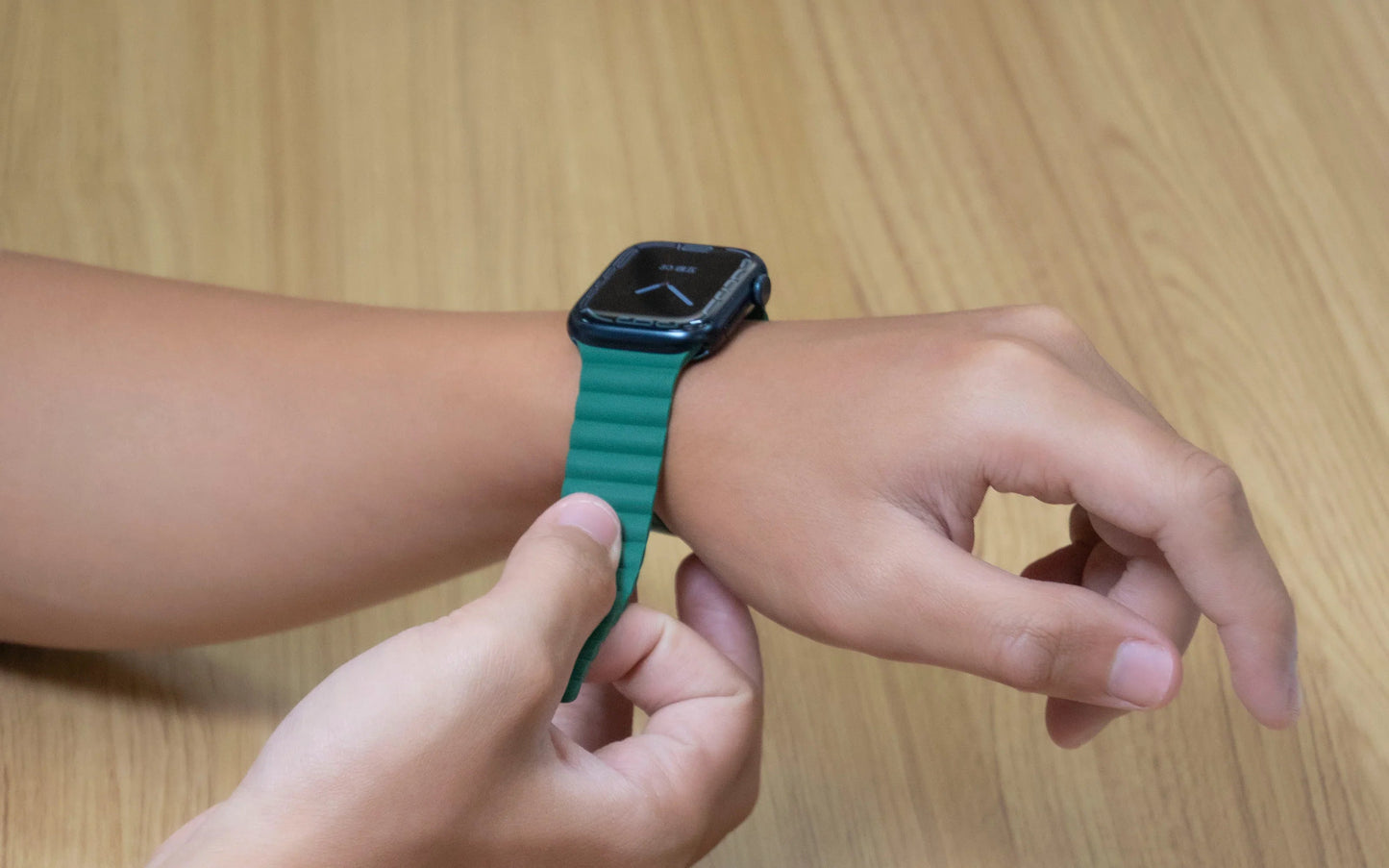 Apple Watch 49/46/45/44mm Torrii Saturn Silicone Magnetic Belt - Forest Green