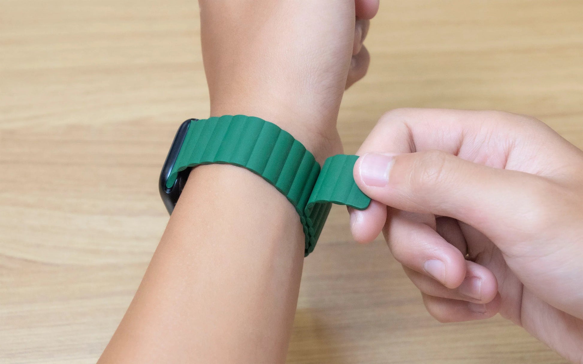 Apple Watch 49/46/45/44mm Torrii Saturn Silicone Magnetic Belt - Forest Green