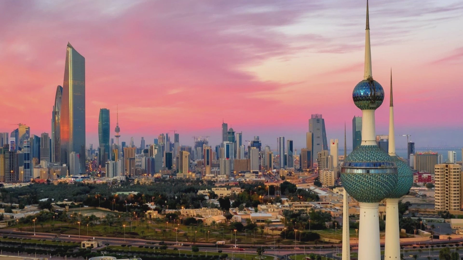 Load video: Video showing Kuwait Skyline and Irrigation facility and baby taking shower because of reliable water solution provided by Al Burhan Palace BPC Prakash Indian Pump